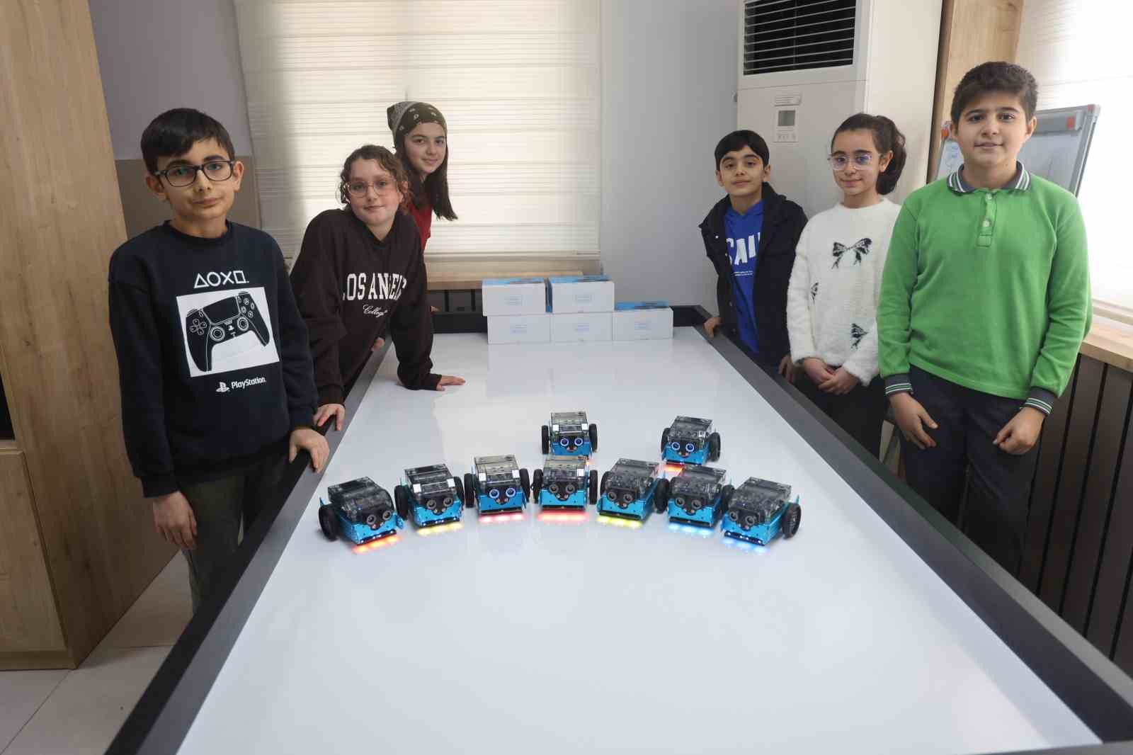 Geleceğin kaşifleri olacak depremzede çocuklar ‘Hataybot’ Robot Yarışması’na hazırlanıyorlar
