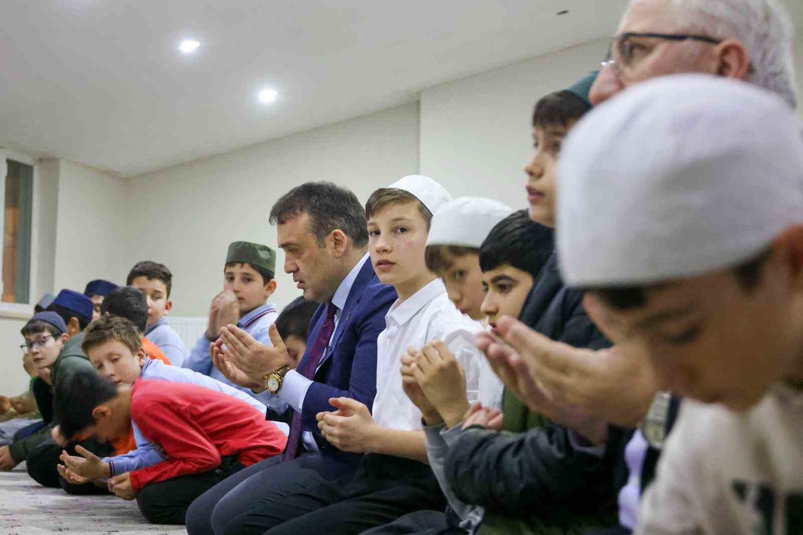 Geleceğin minik hafızları iftarda bir araya geldi
