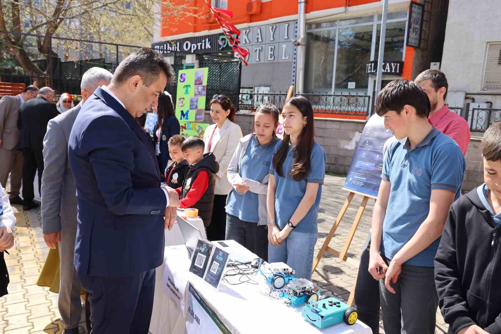 Geleceğin mühendislerinin projeleri görücüye çıktı
