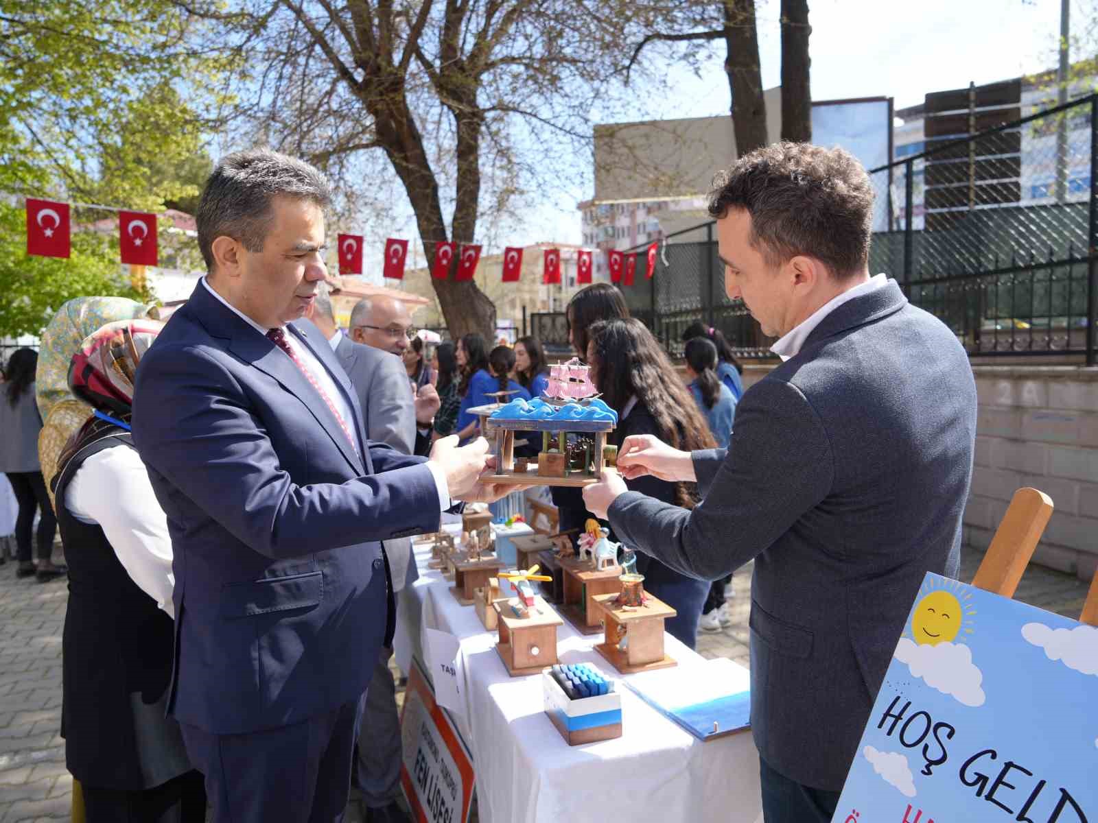 Geleceğin mühendislerinin projeleri görücüye çıktı
