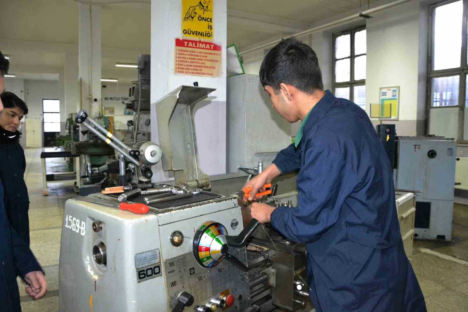 Geleceğin savunma sanayi uzmanları Manisa’da yetişecek
