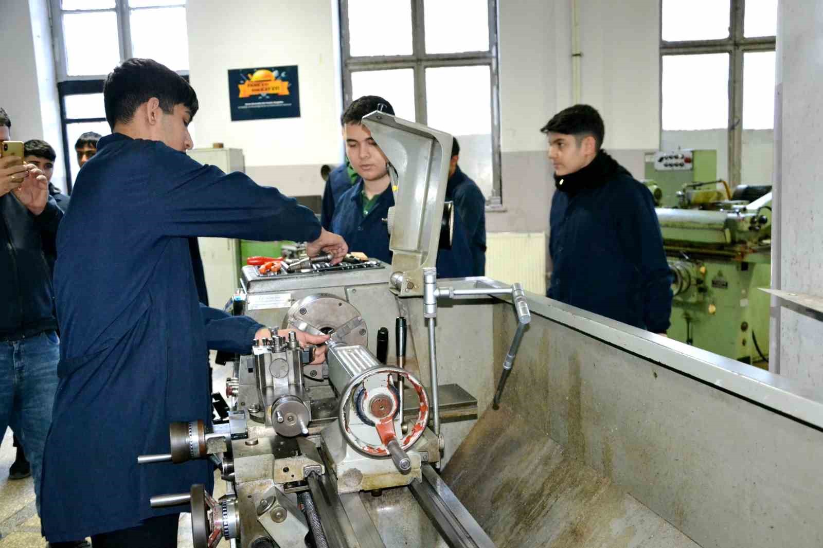 Geleceğin savunma sanayi uzmanları Manisa’da yetişecek
