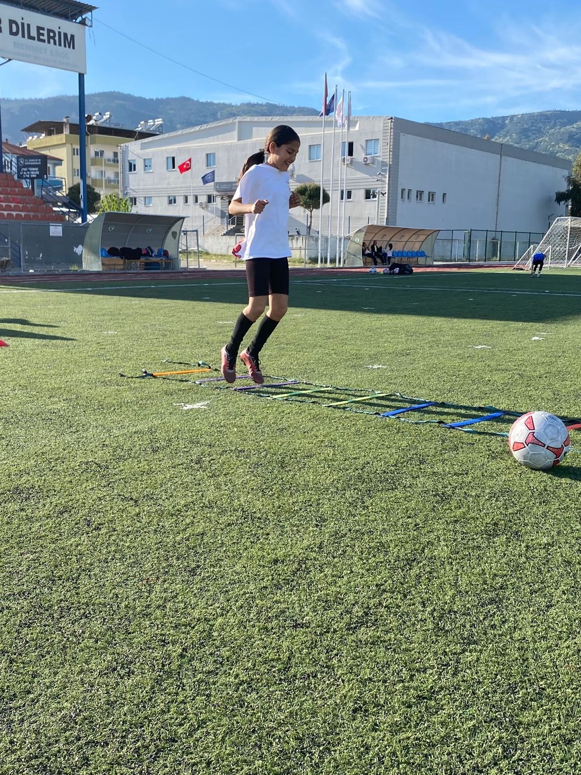 Geleceğin sporcuları antrenmanlarına devam ediyor
