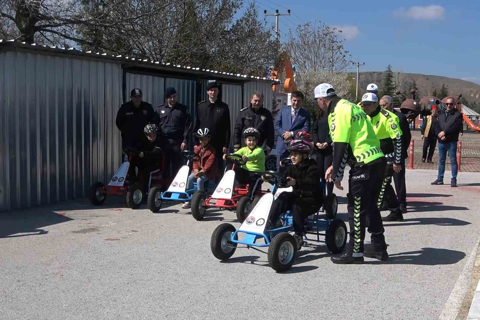 Geleceğin sürücüleri trafik kurallarını bu parkta öğreniyor: Binlerce öğrenci eğitim aldı
