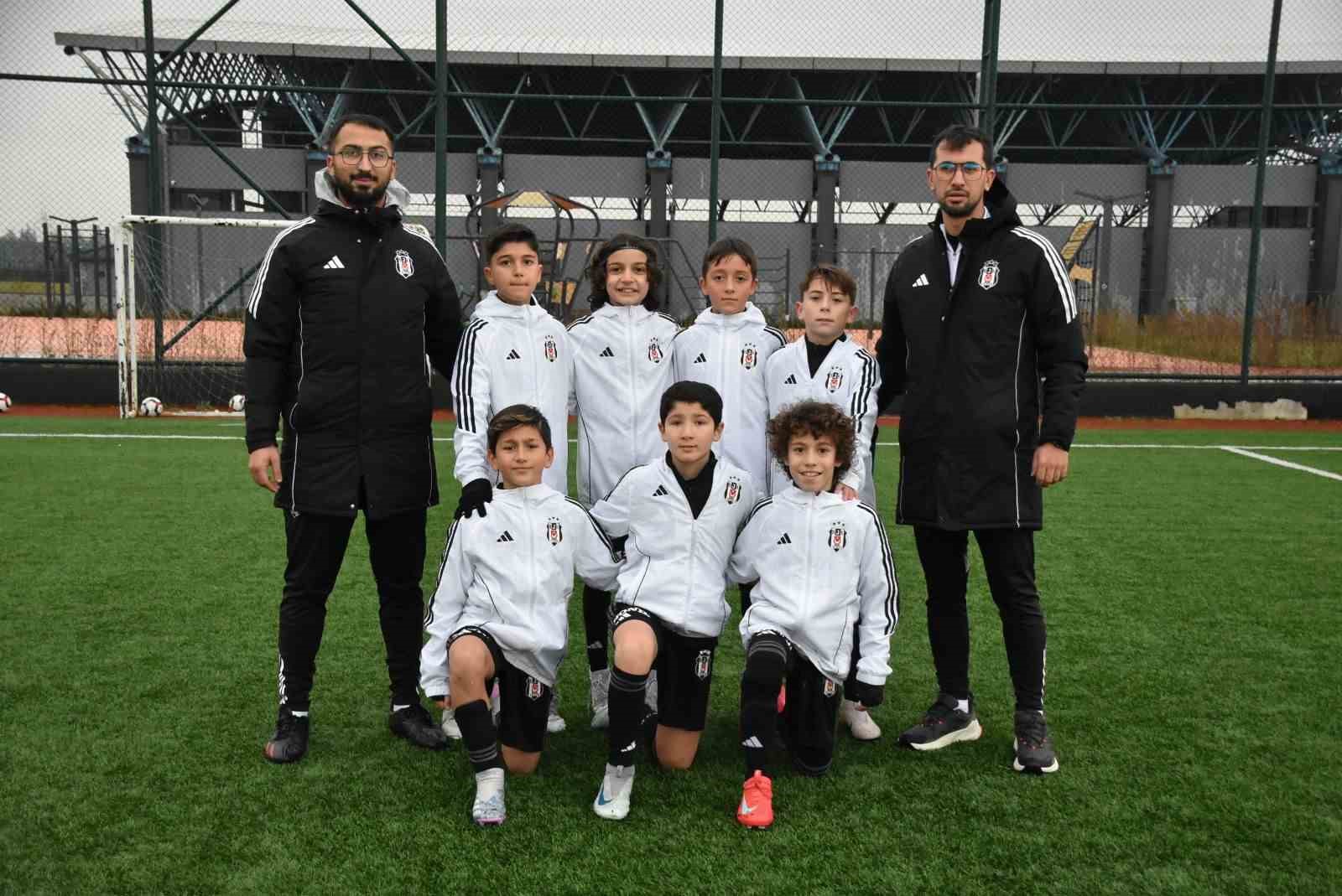 Geleceğin yıldız futbolcu adayları Balıkesir’de sahne aldı
