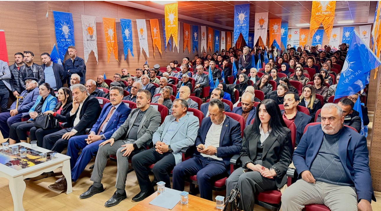 Gelecek Partisi’nden istifa eden 35 kişi AK Parti’ye katıldı
Gelecek Partisi’nden istifa eden 35 kişi AK Parti’ye katıldı