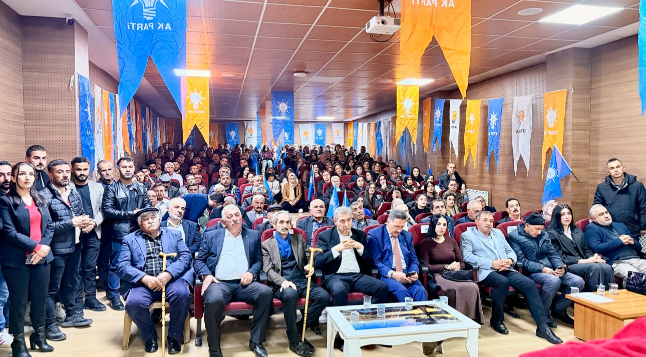 Gelecek Partisi’nden istifa eden 35 kişi AK Parti’ye katıldı
Gelecek Partisi’nden istifa eden 35 kişi AK Parti’ye katıldı