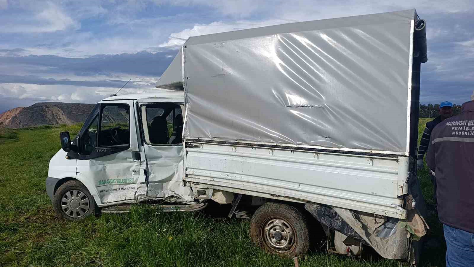 Gelen telefonla şantiyeye geri dönmek için ani manevra yaptı, muhtemel faciadan dönüldü
