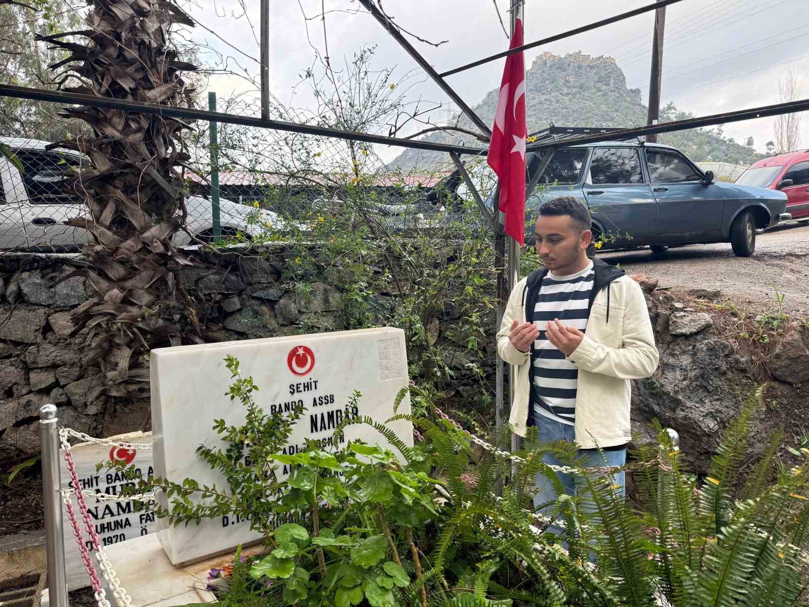 Gelenek sürüyor: Tüm mahalle bir araya gelerek bayramı kutladı
