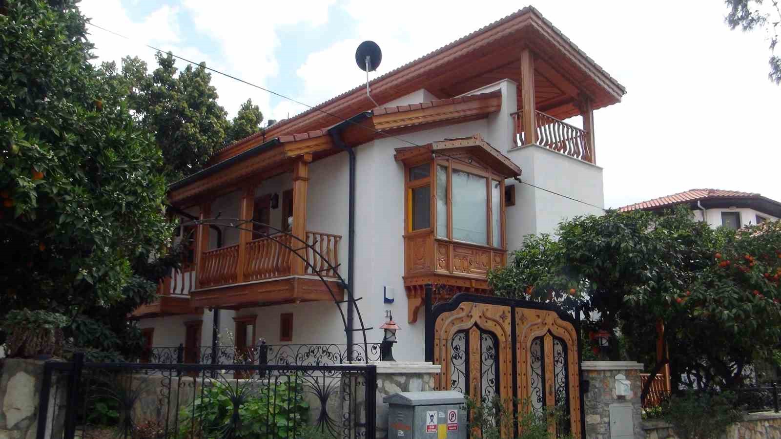 Geleneksel Akyaka mimarisi ile yapılan konaklama tesisleri kapanmaktan kurtuldu
Geleneksel Akyaka mimarisi ile yapılan konaklama tesisleri kapanmaktan kurtuldu