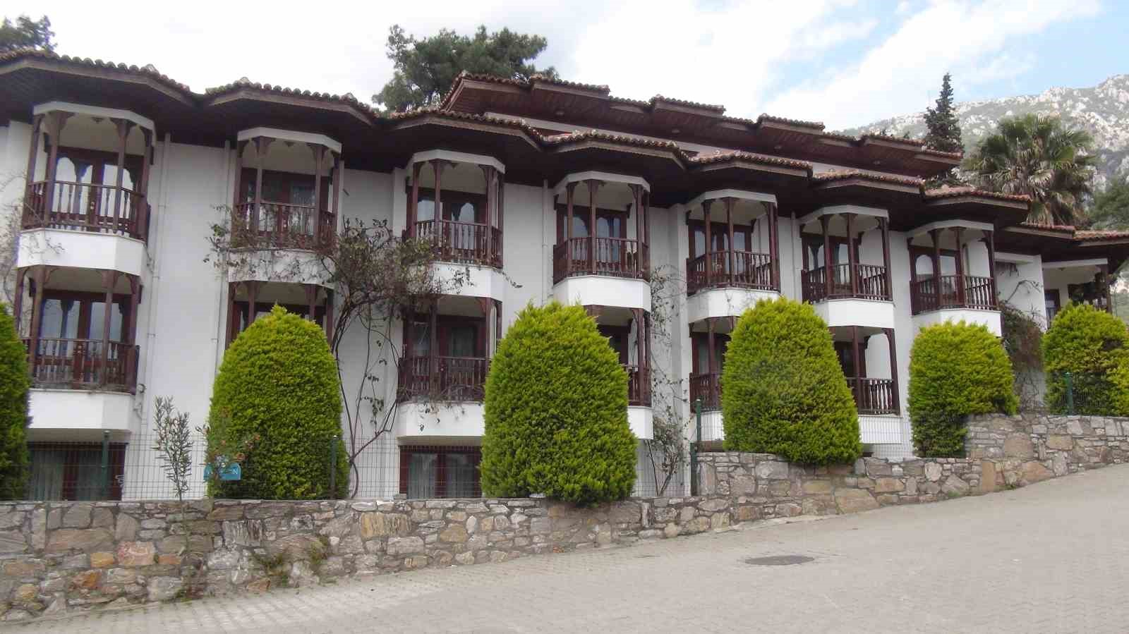 Geleneksel Akyaka mimarisi ile yapılan konaklama tesisleri kapanmaktan kurtuldu
Geleneksel Akyaka mimarisi ile yapılan konaklama tesisleri kapanmaktan kurtuldu