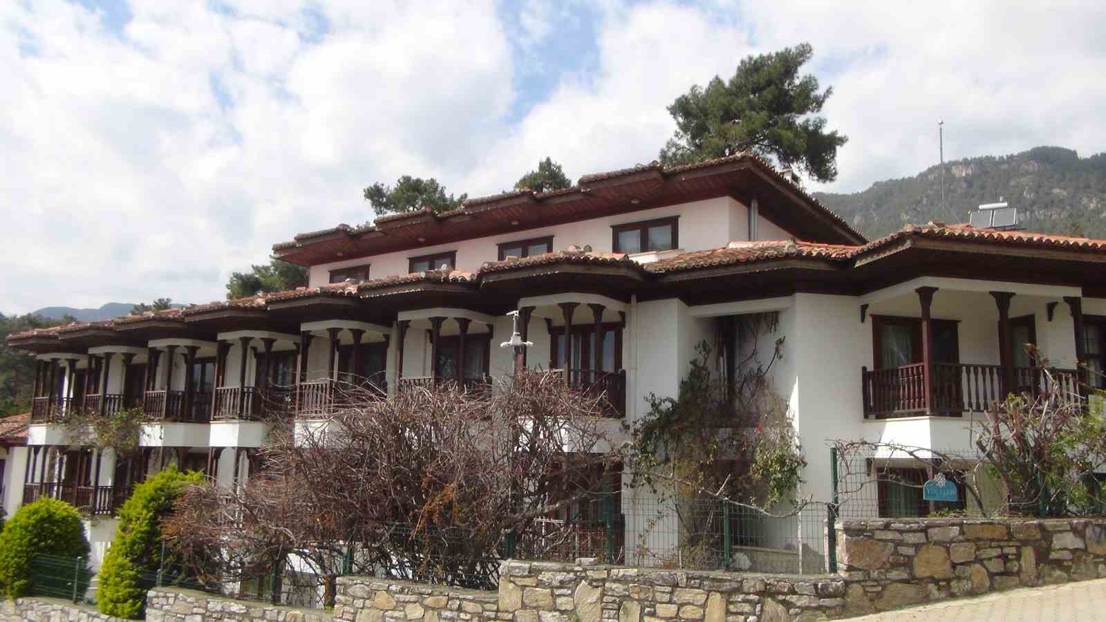 Geleneksel Akyaka mimarisi ile yapılan konaklama tesisleri kapanmaktan kurtuldu
Geleneksel Akyaka mimarisi ile yapılan konaklama tesisleri kapanmaktan kurtuldu