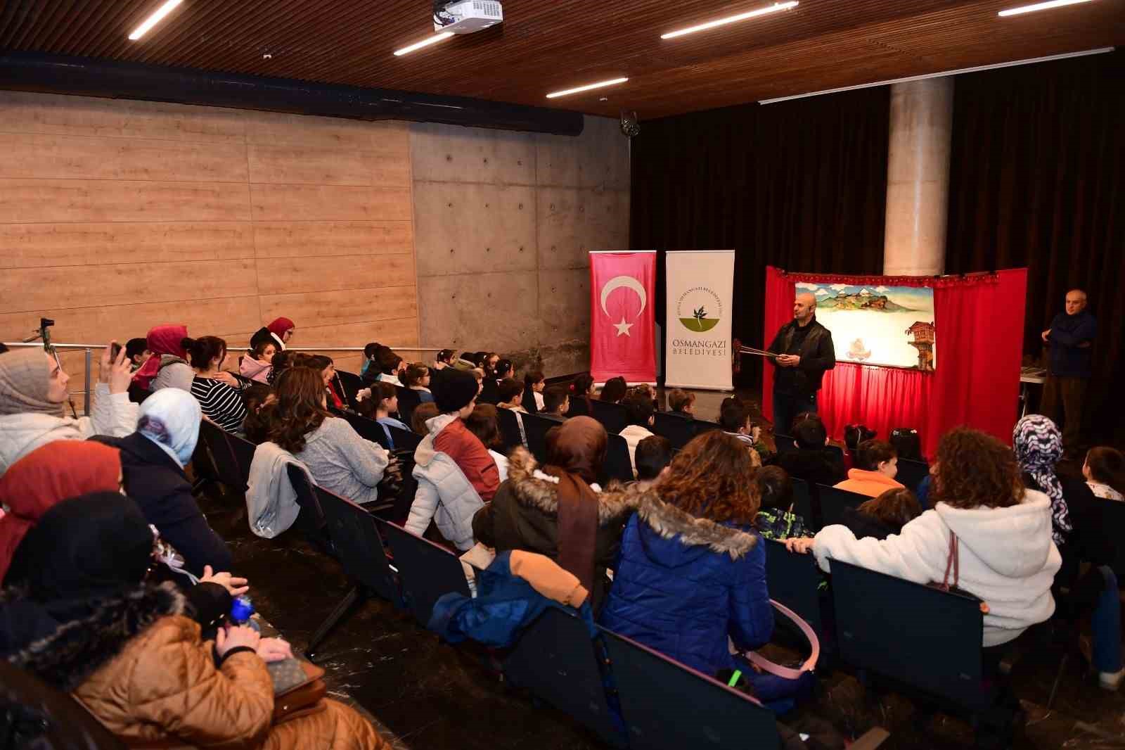 Geleneksel Karagöz Oyunu Osmangazi’de Çocuklarla Hayat Buldu
