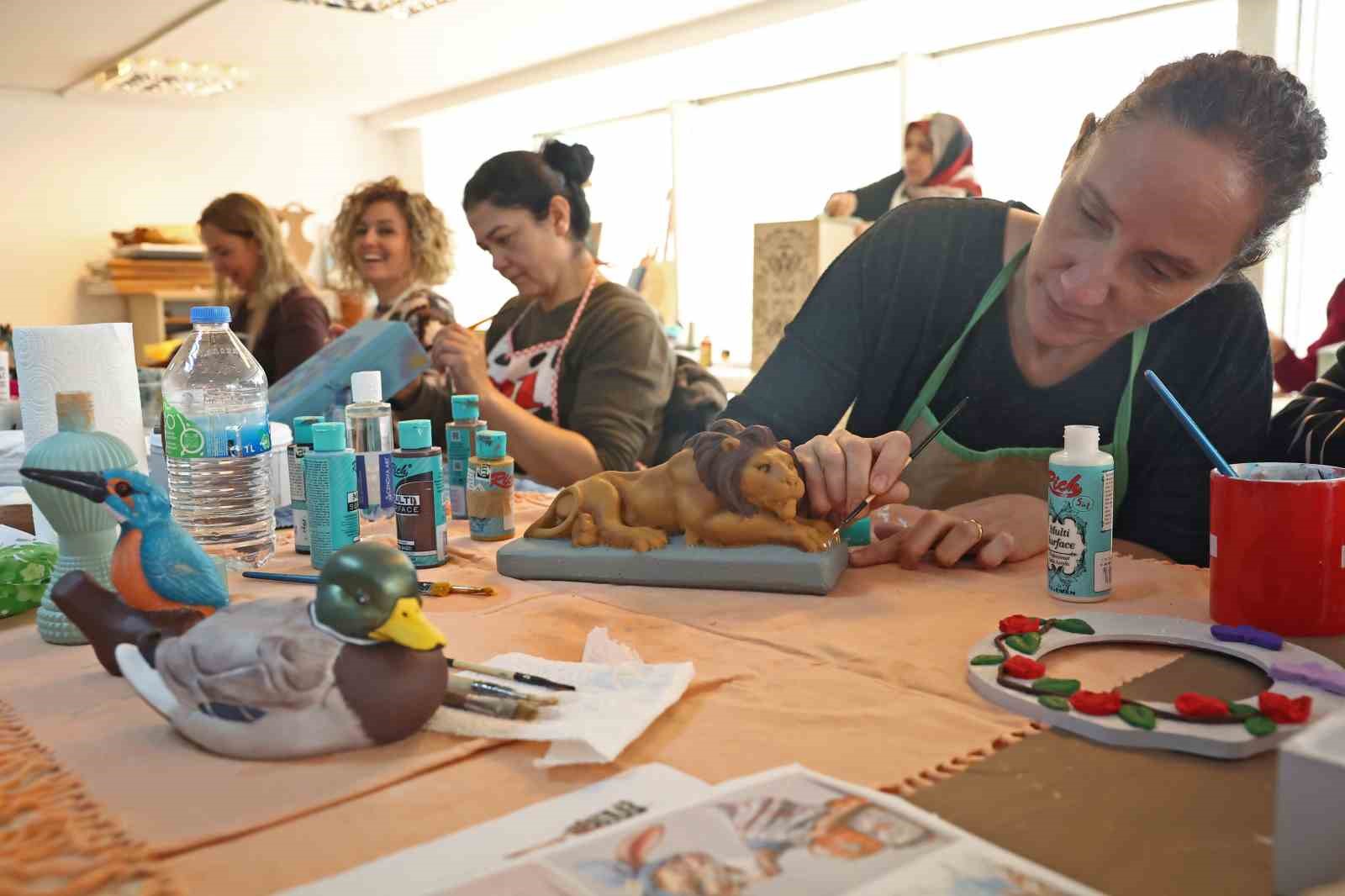 Geleneksel sanatlar ATASEM’de yaşatılıyor
