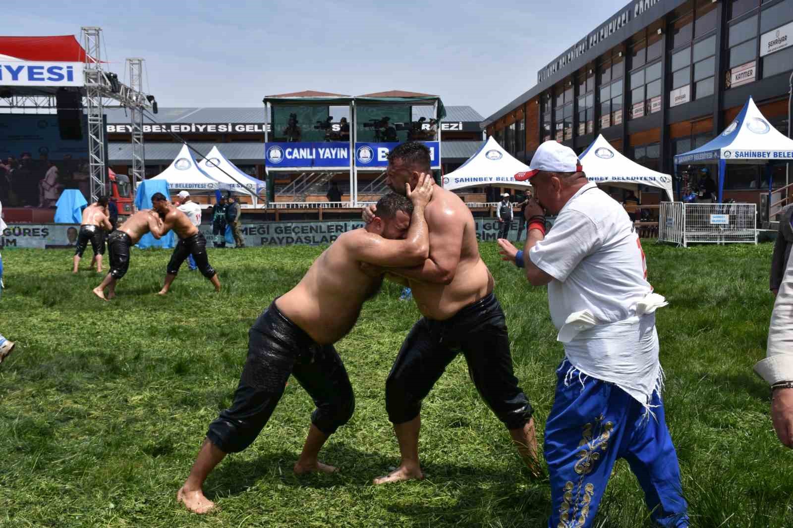 Geleneksel Yağlı Güreş Ligi, Gaziantep’te coşkuyla başladı
