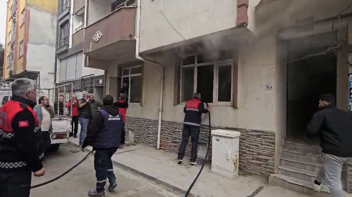 Gelibolu’da apartmanda çıkan yangın korkuttu
