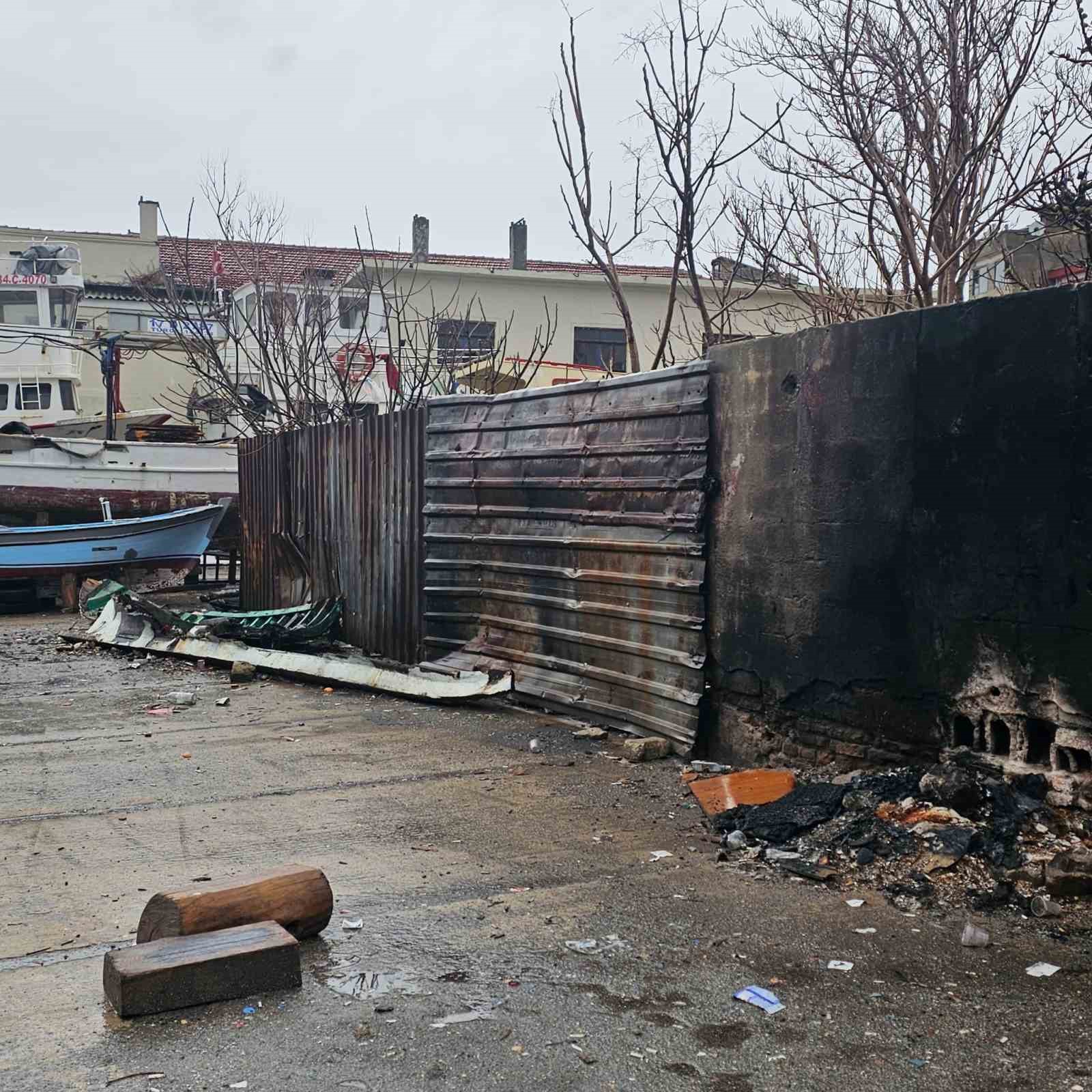 Gelibolu’da korkutan yangın
