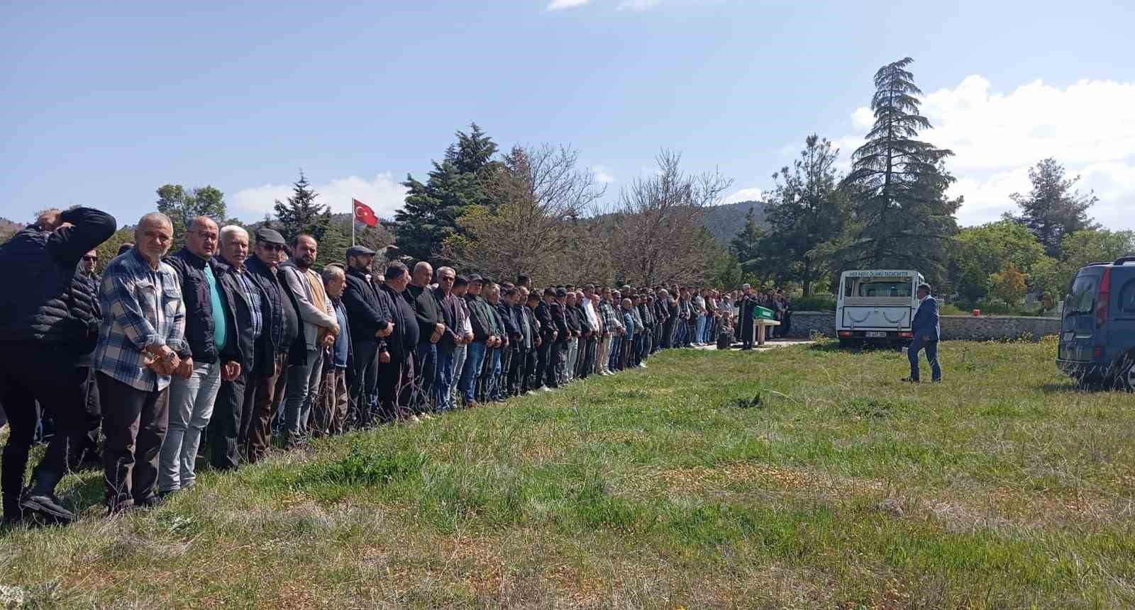 Gelin çiçeği, damadın mezarına konuldu
