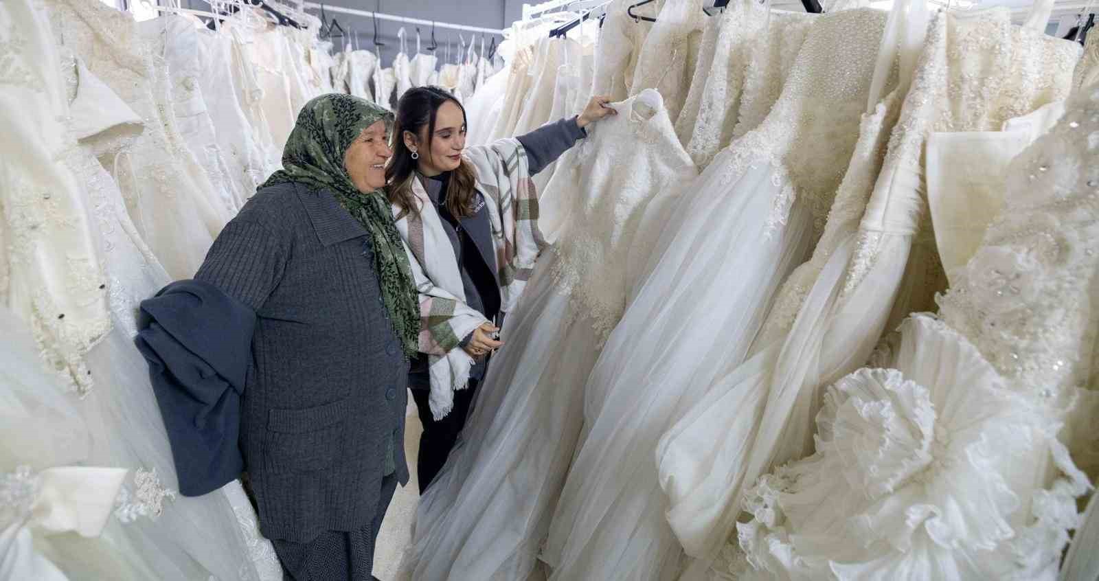 Gelinlik hayali İzmir’de ücretsiz gerçek oluyor
