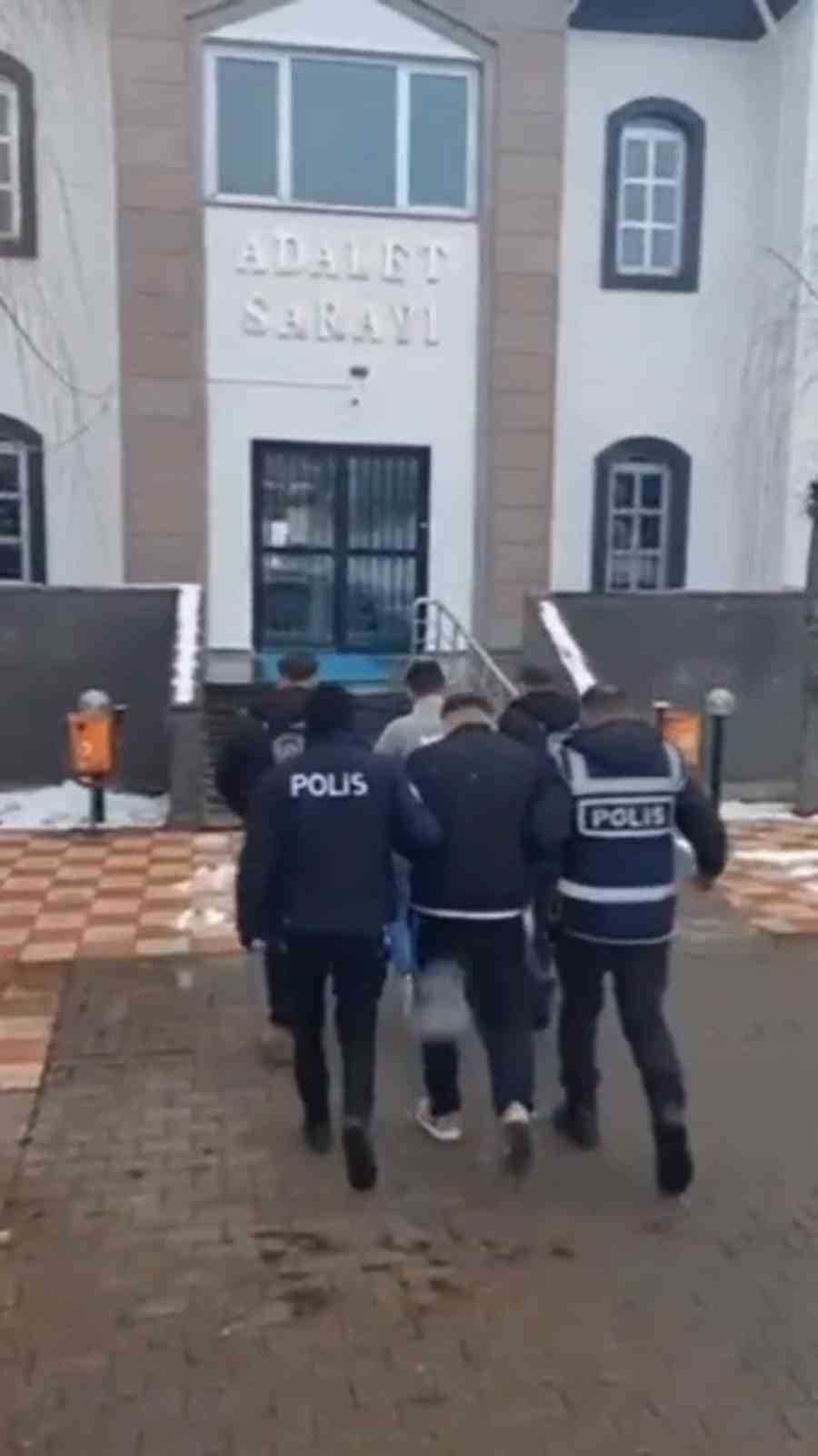 Gemerek’te çalıntı motosiklet operasyonu: 2 şüpheli tutuklandı
