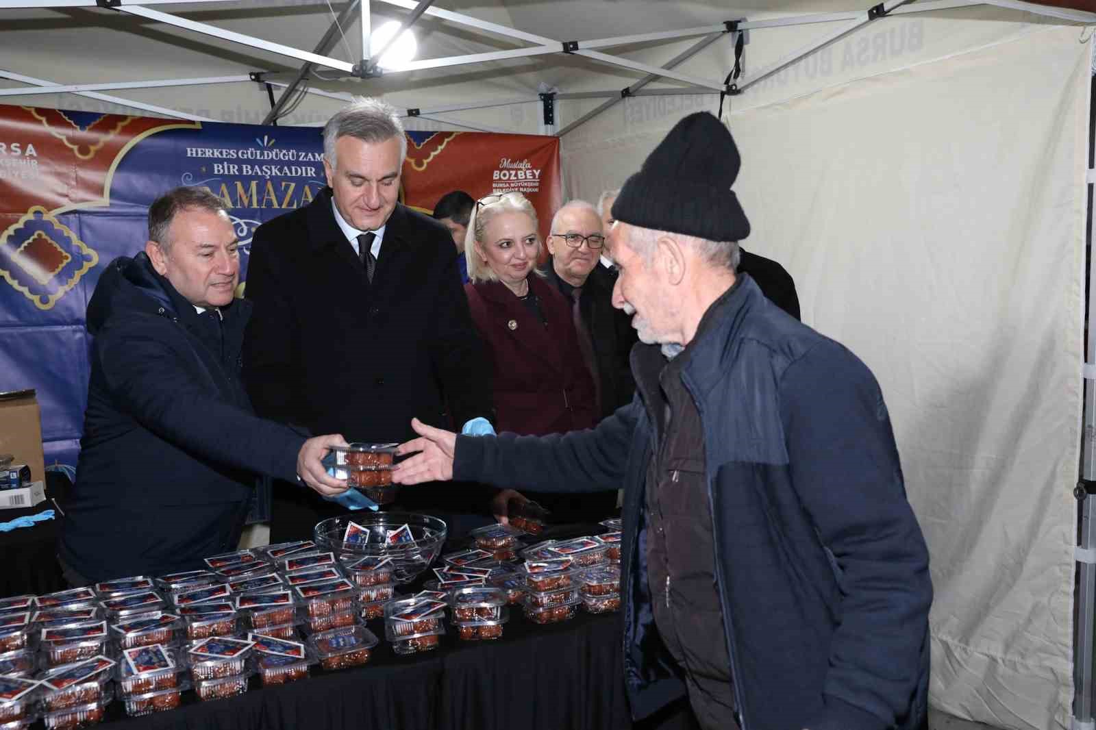 Gemlikliler dayanışma sofrasında buluştu
