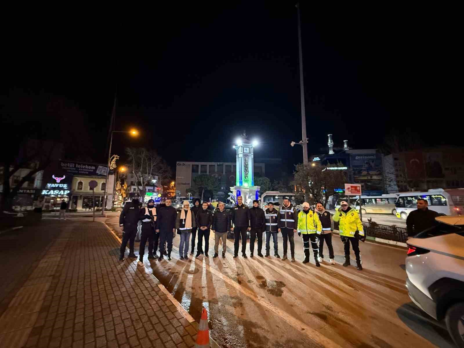 Gemlik’te protokol üyeleri yeni yıla sahada girdi
