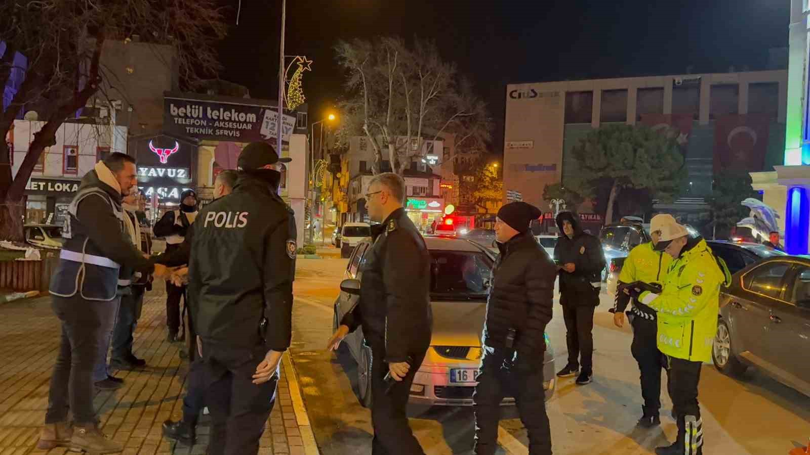 Gemlik’te protokol üyeleri yeni yıla sahada girdi
