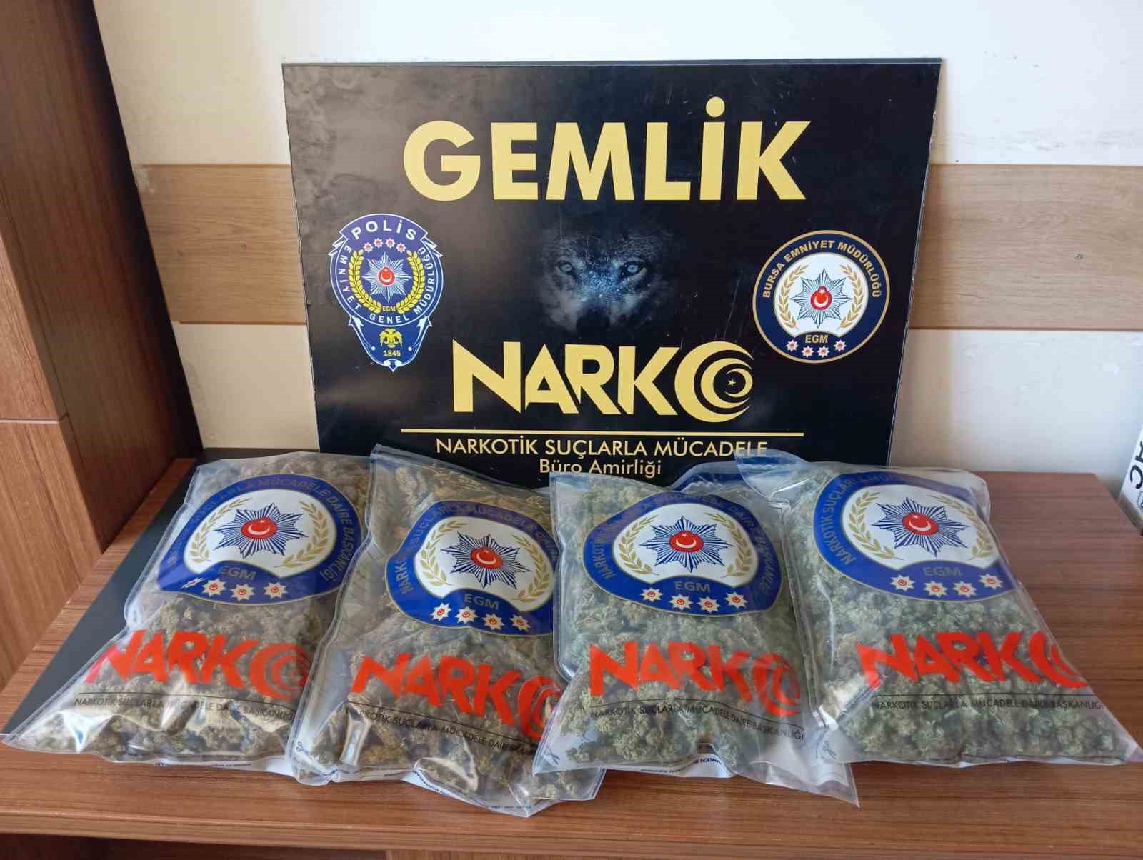 Gemlik’te uyuşturucu tacirlerine operasyon
