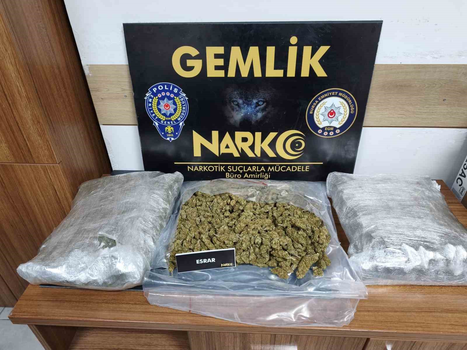 Gemlik’te uyuşturucu tacirlerine operasyon
