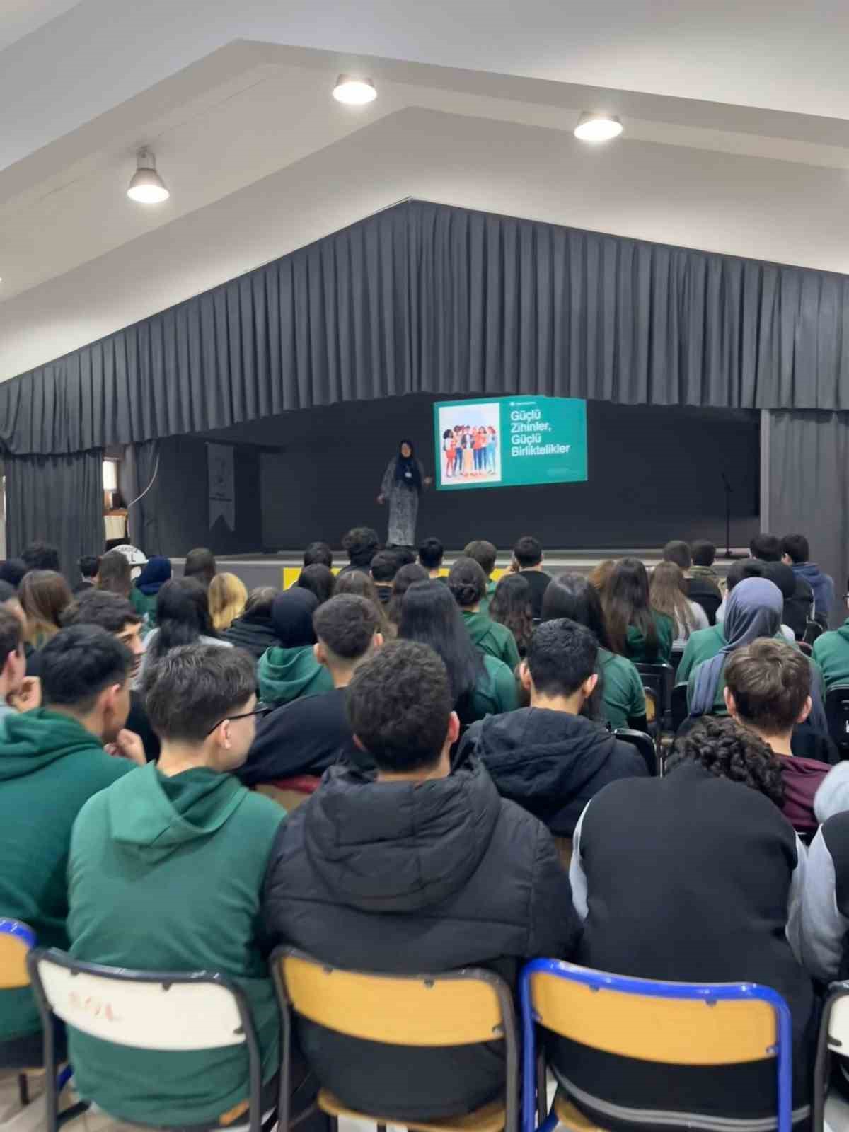 Genç akademisi eğitimleri aralıksız sürüyor
