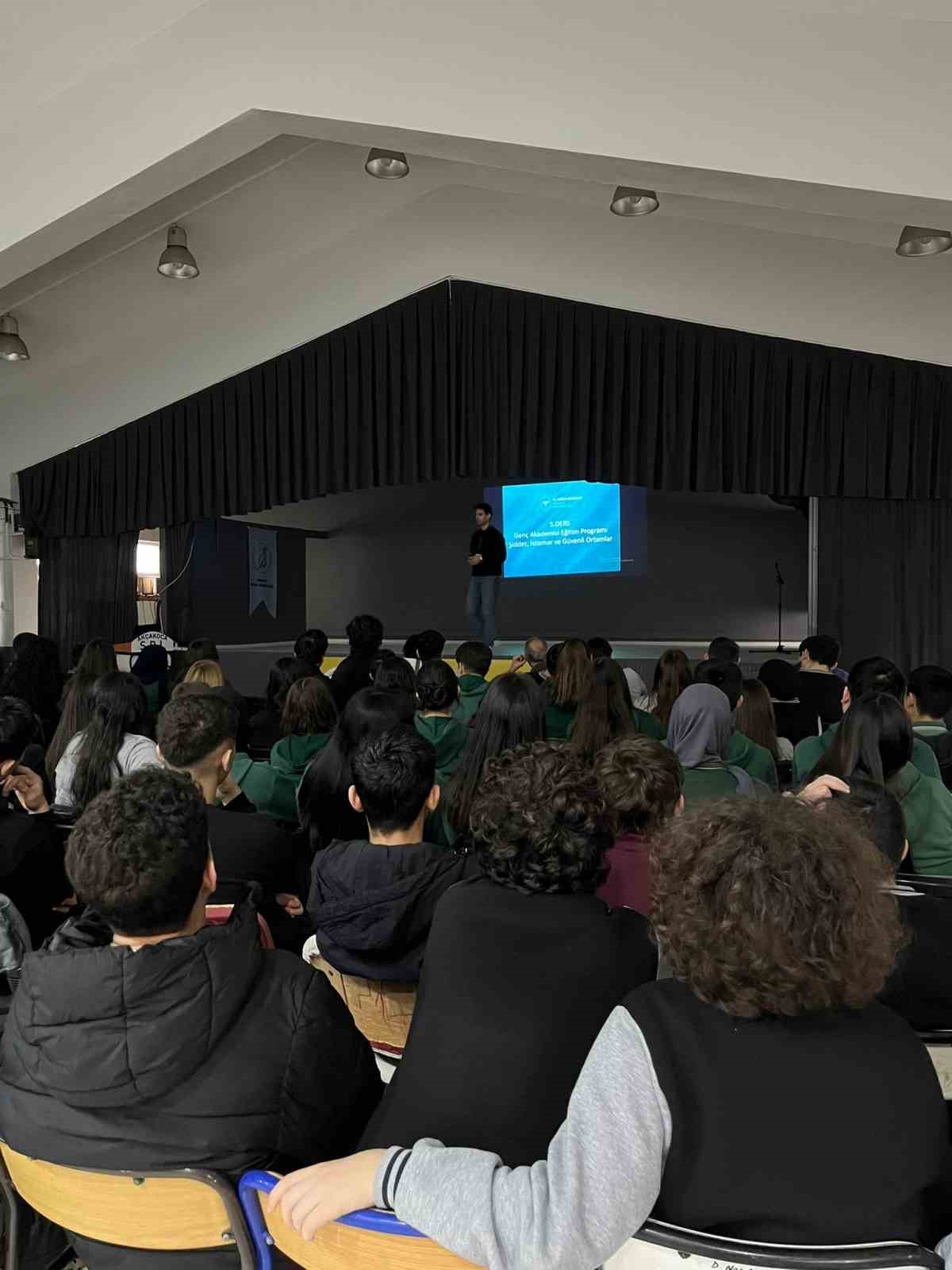 Genç akademisi eğitimleri aralıksız sürüyor
