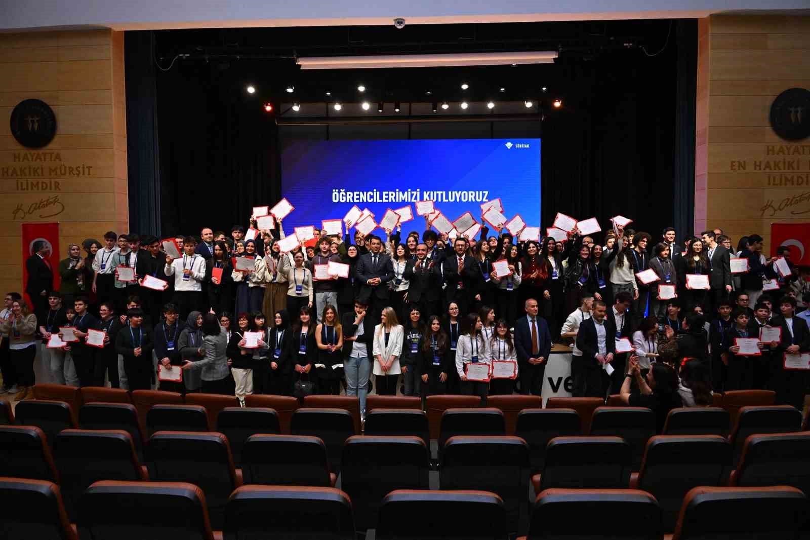 Genç bilim insanları projelerini yarıştırdı
