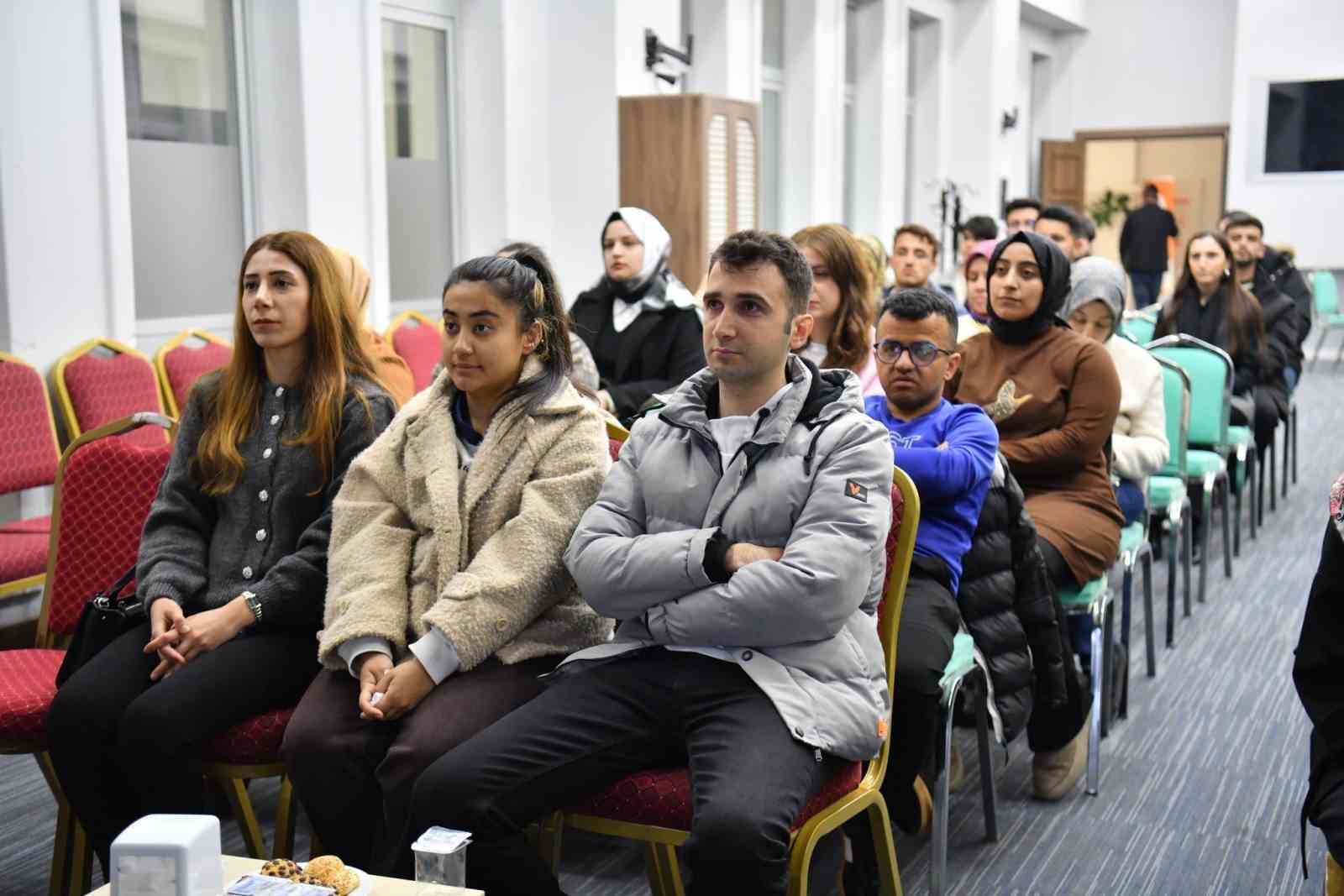 Genç girişimcilik akademisi, gençlere gelecek kapısı açıyor
