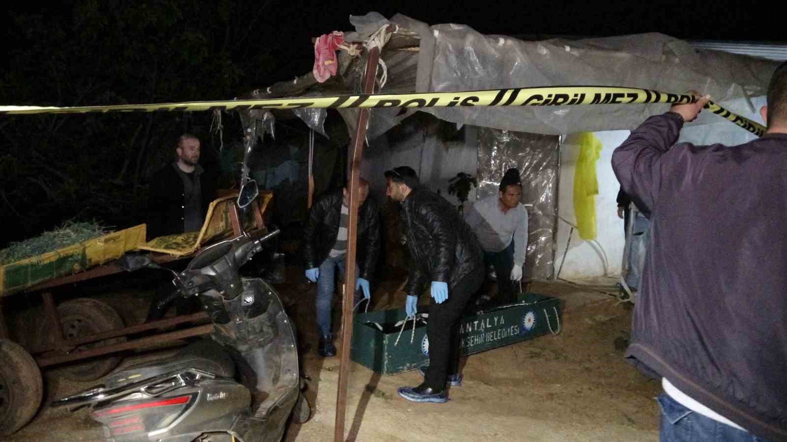 Genç kadın evde silahla göğsünden vurulmuş halde ölü bulundu
