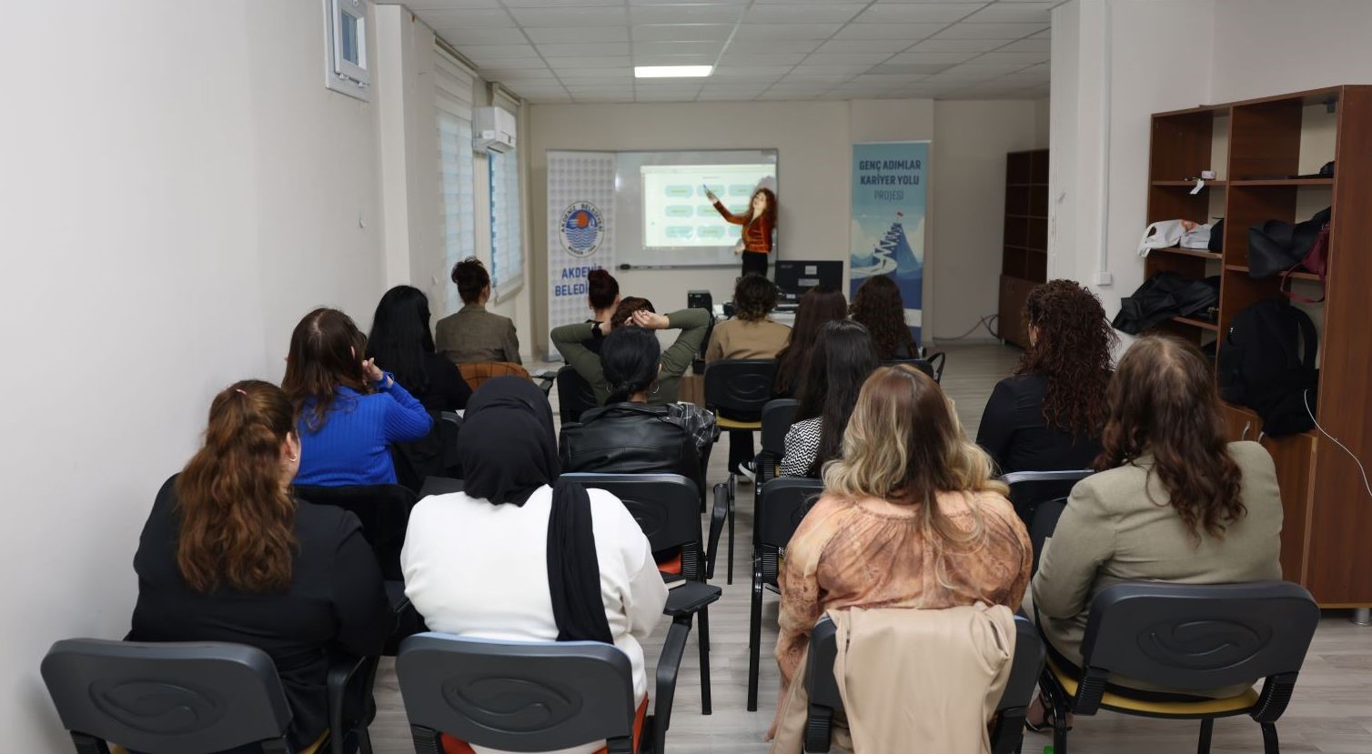 Genç kadınların istihdam yolculuğu başladı
Genç kadınların istihdam yolculuğu başladı