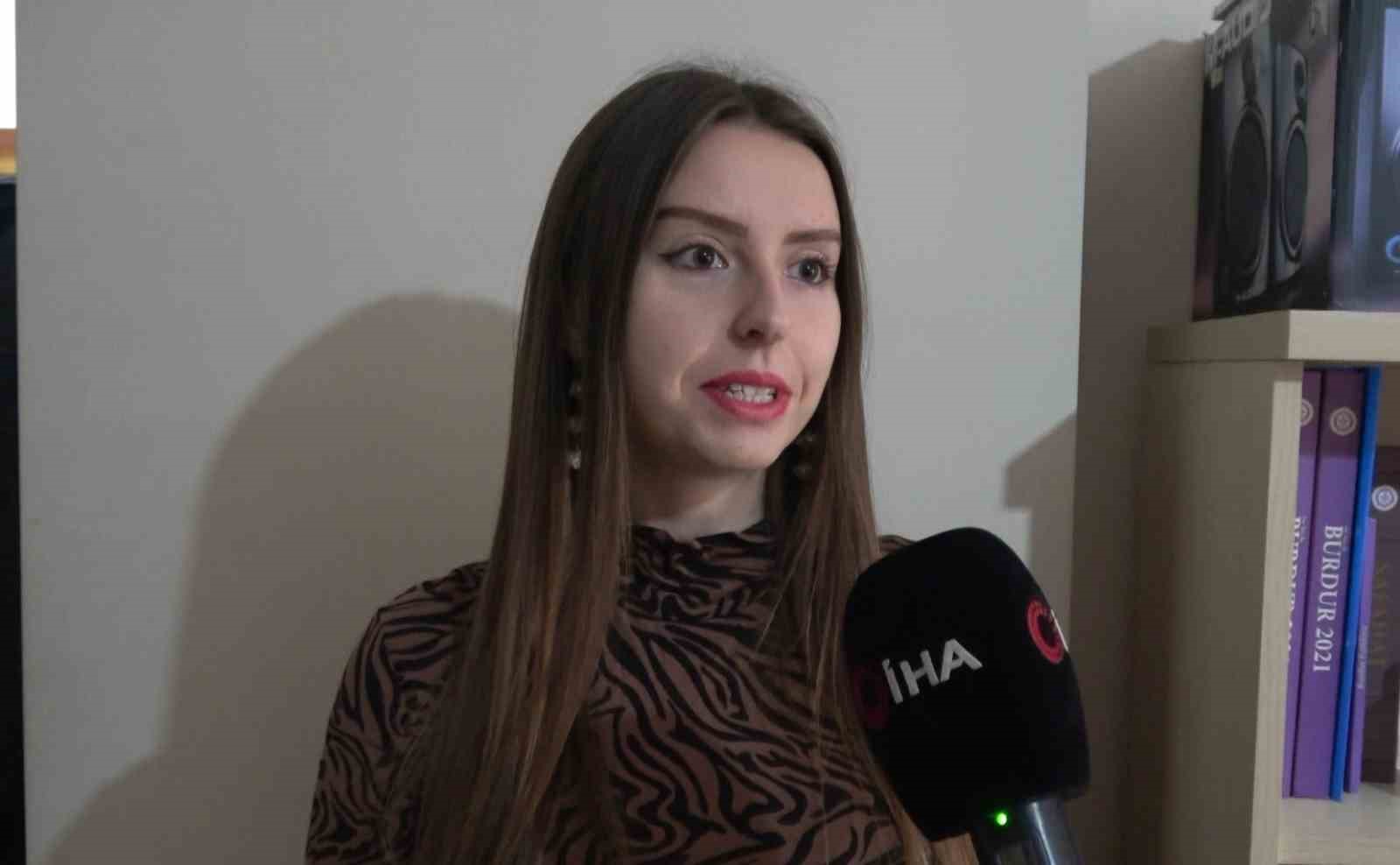 Genç kızı avukat gibi arayıp dolandırmaya çalıştı, sert kaya çarptığını anlayınca iş teklifinde bulundu
