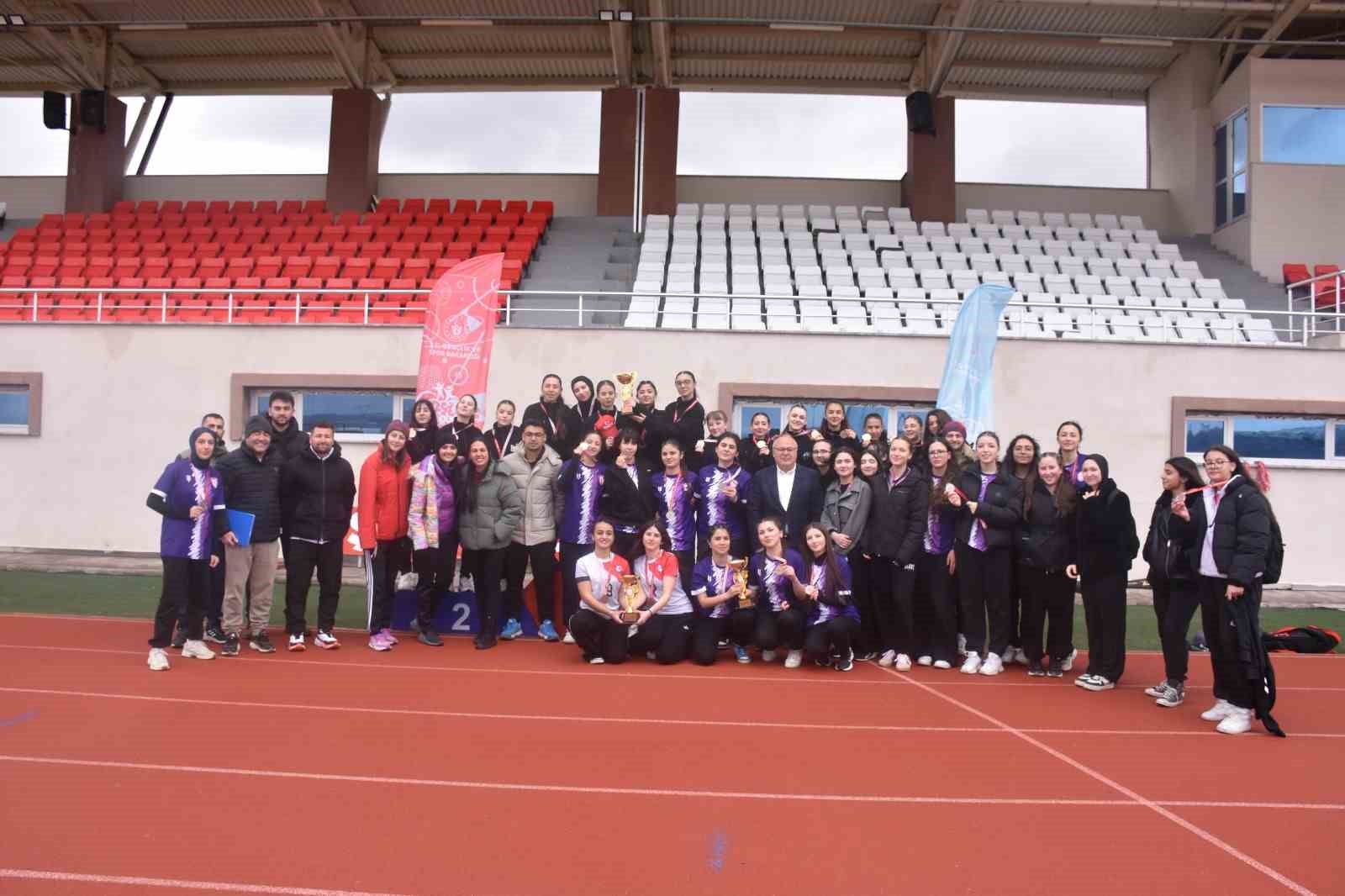 Genç Kızlar Kriket’te şampiyon Spor Lisesi oldu
