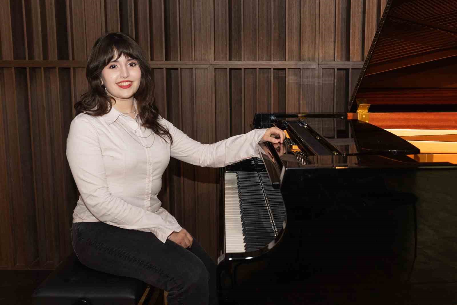 Genç piyanistin ’üstün’ başarısı
