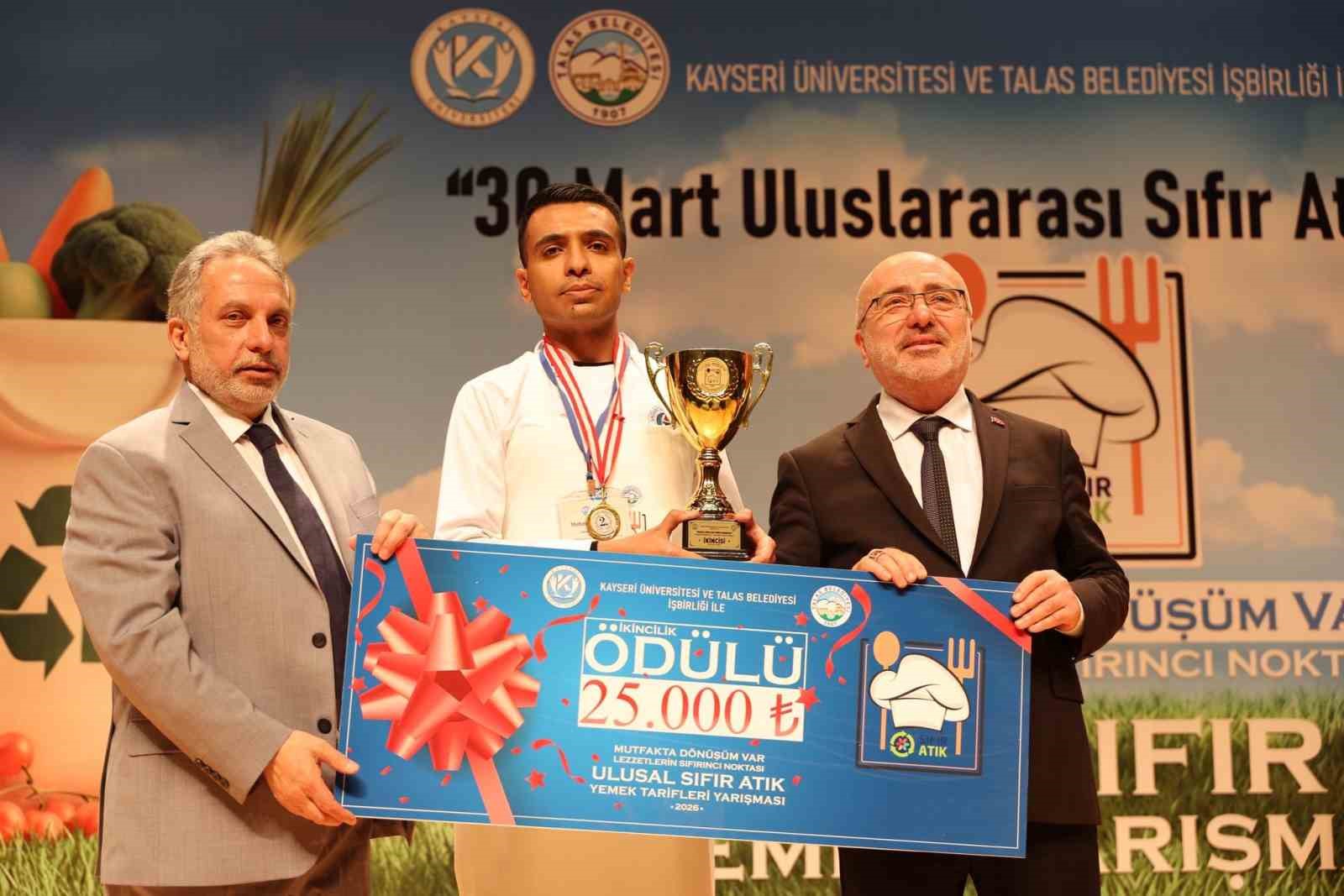 Genç şef adayları ödüllerini aldı
Genç şef adayları ödüllerini aldı