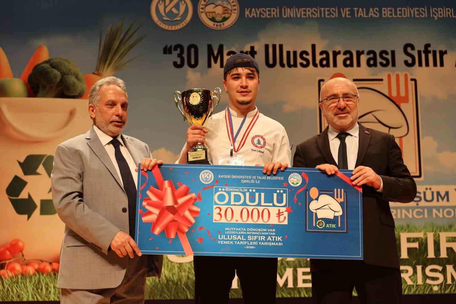 Genç şef adayları ödüllerini aldı
Genç şef adayları ödüllerini aldı