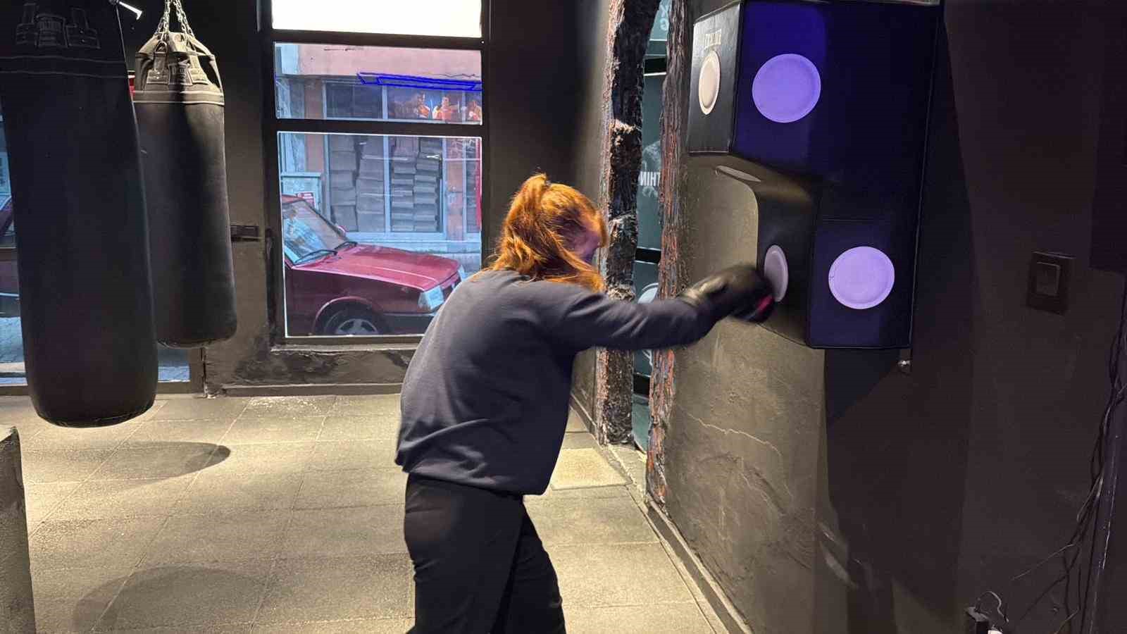 Genç sporcu geri dönüşüm atölyesinde geleceğini şekillendiriyor
