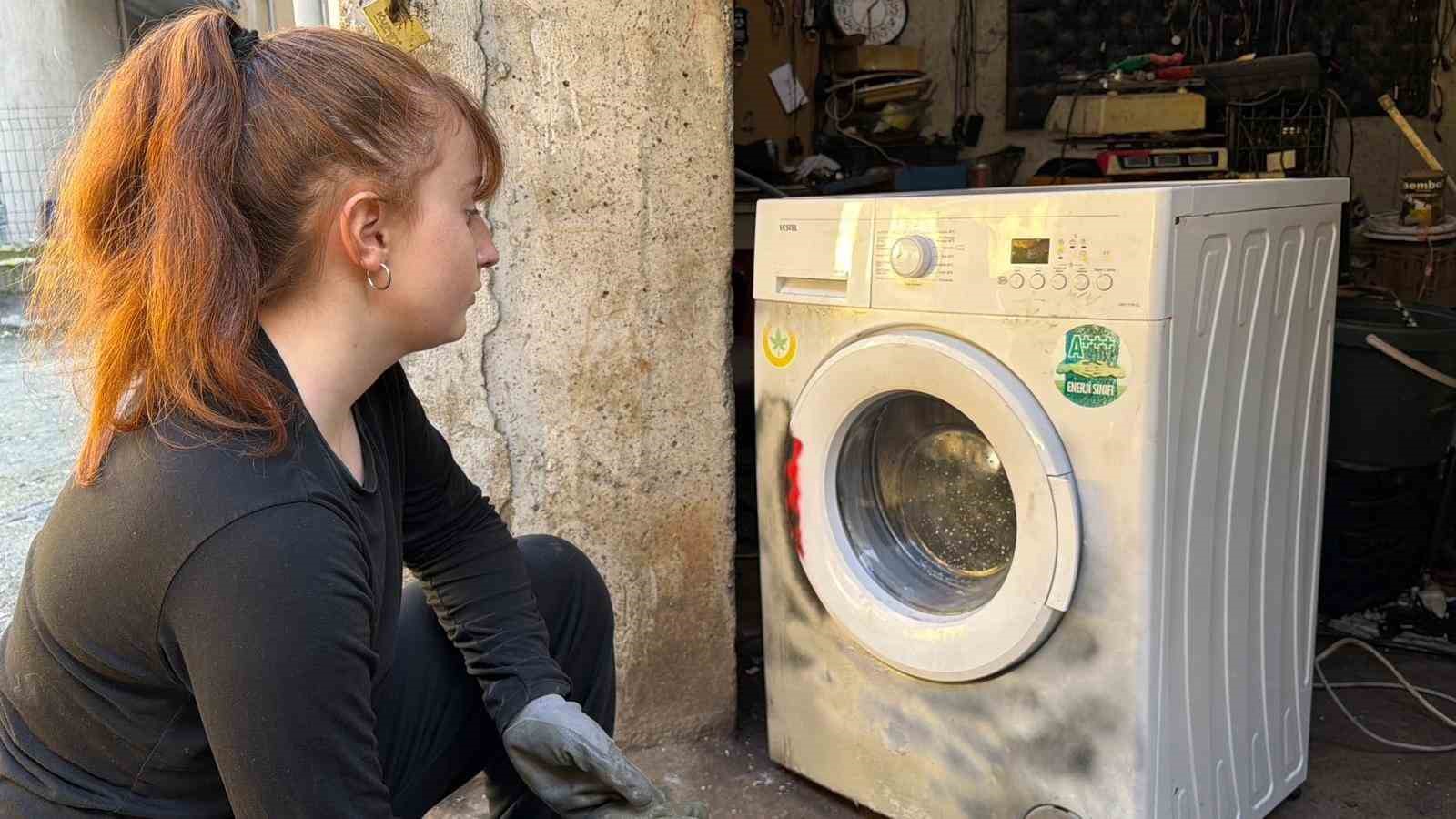 Genç sporcu geri dönüşüm atölyesinde geleceğini şekillendiriyor
