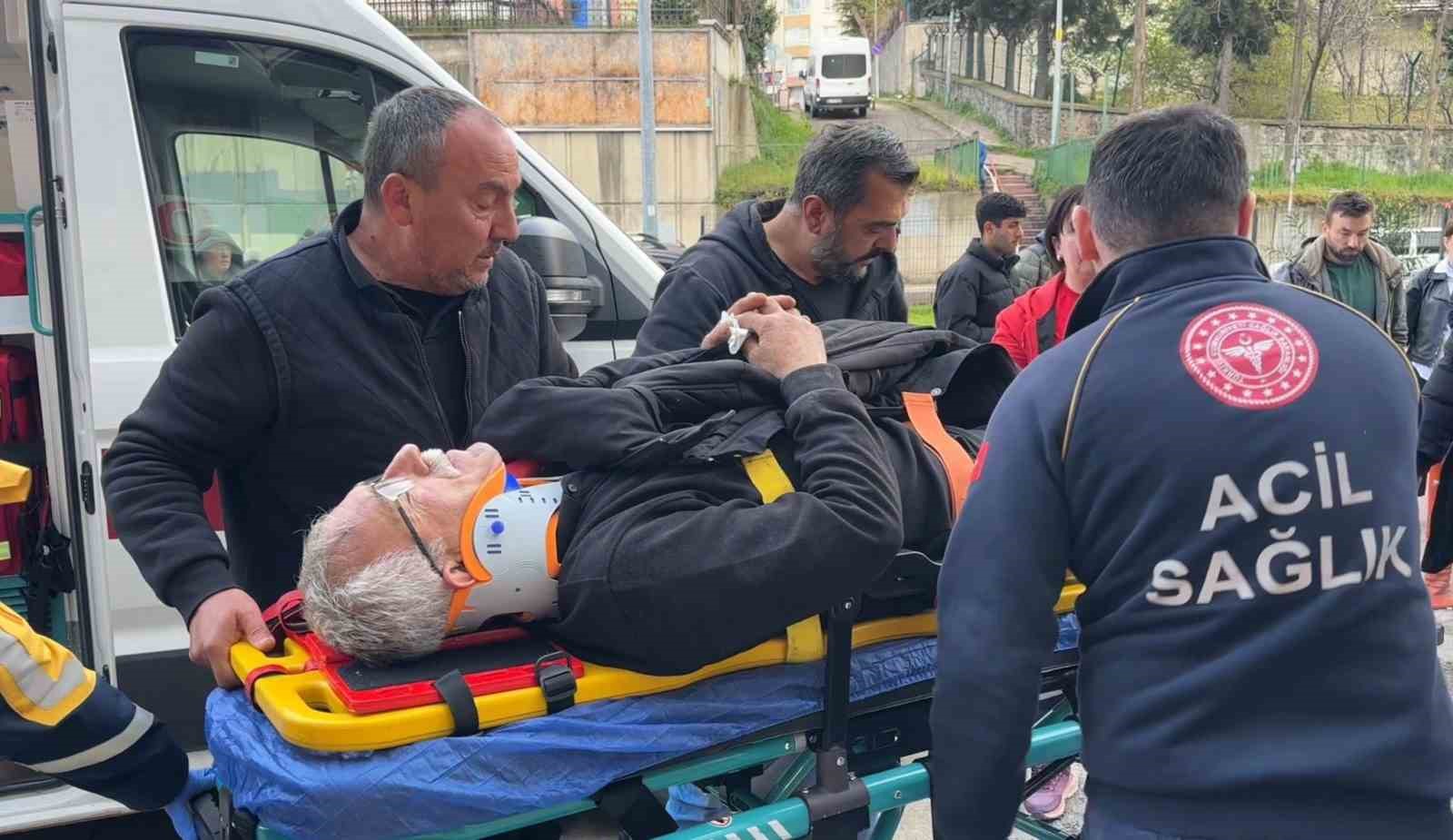 Genç sürücünün direksiyon hakimiyetini kaybettiği araç kaldırıma çıktı: 1 yaralı
