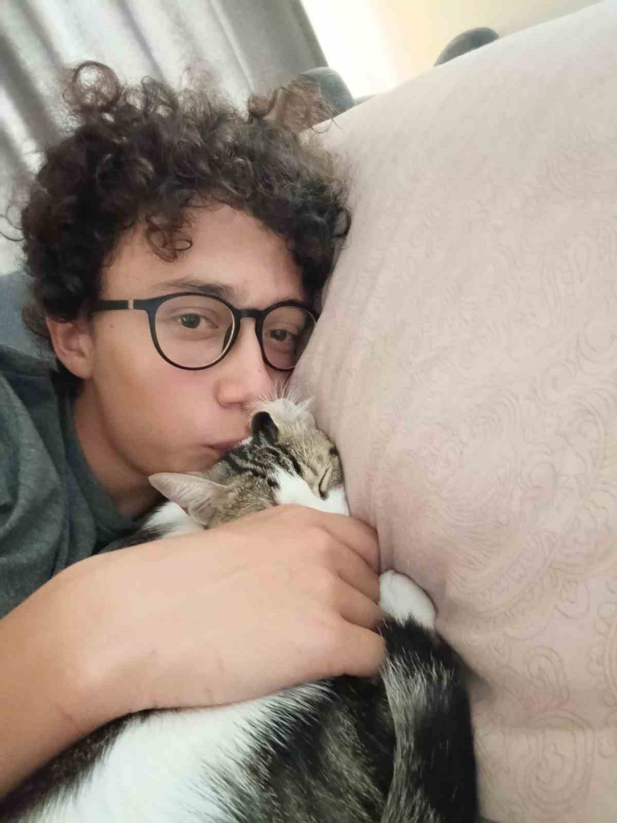 Genç yaşta kalbine yenik düştü
