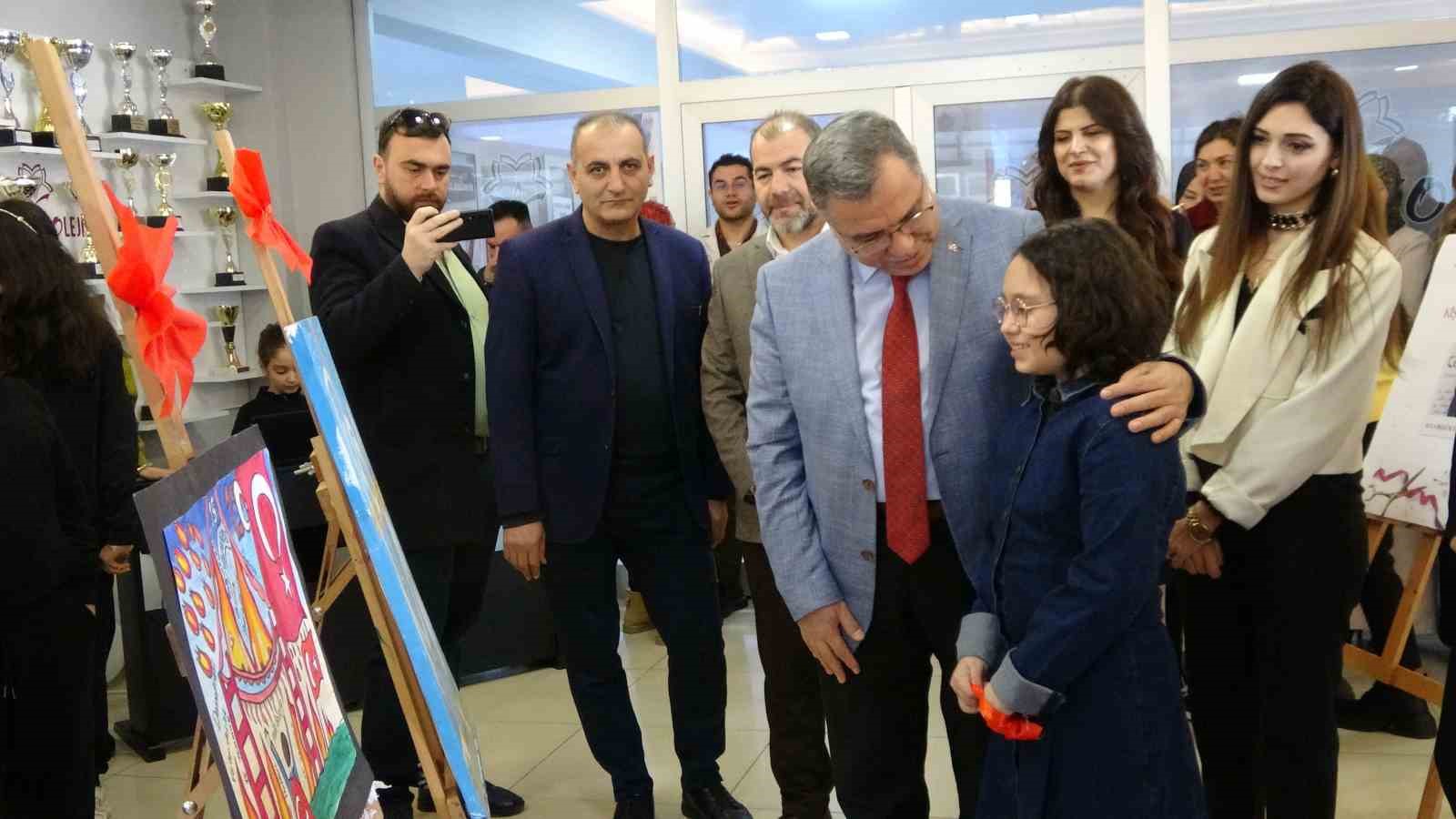 Genç yetenek Alya, ilk kişisel resim sergisini sanatseverlerle buluşturdu
