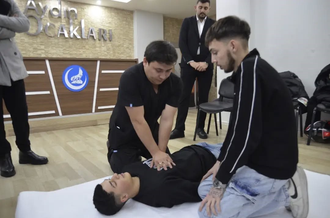 Gençler acil ve ilk yardım konusunda bilinçlendirildi
