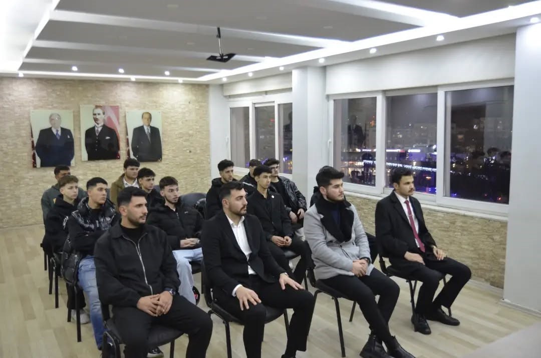 Gençler acil ve ilk yardım konusunda bilinçlendirildi
