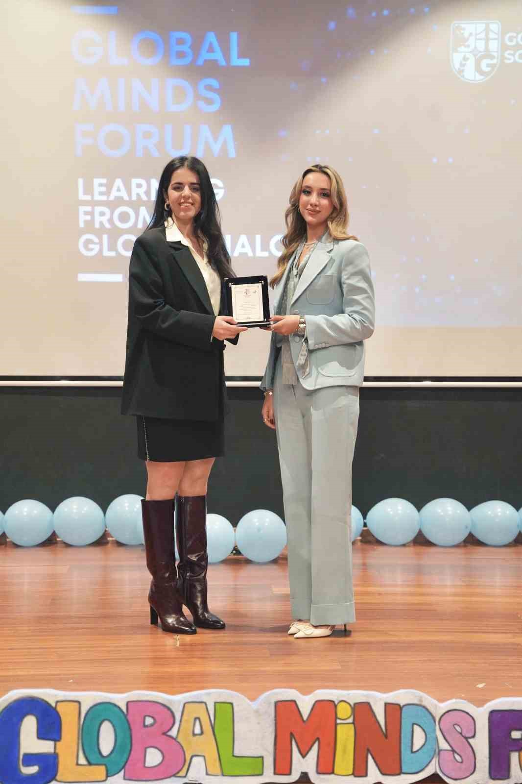 Gençler "Global Minds Forum"da küresel meseleleri tartıştı
Gençler "Global Minds Forum"da küresel meseleleri tartıştı
