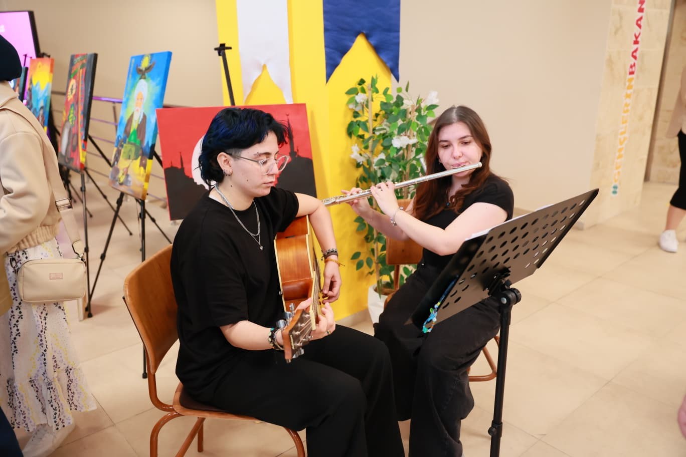 Gençler kültür sanat yarışmalarında sahnede boy gösterdi
