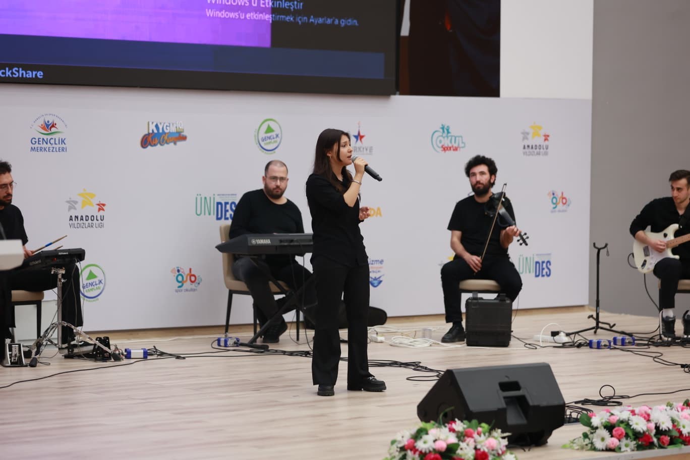 Gençler kültür sanat yarışmalarında sahnede boy gösterdi
